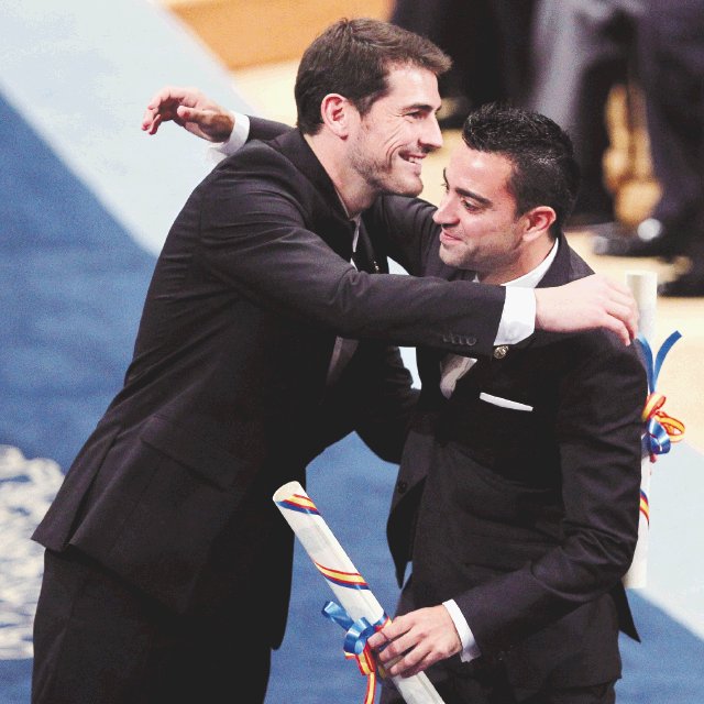  Premio a la amistad. Iker Casillas y Xavi Hernández.