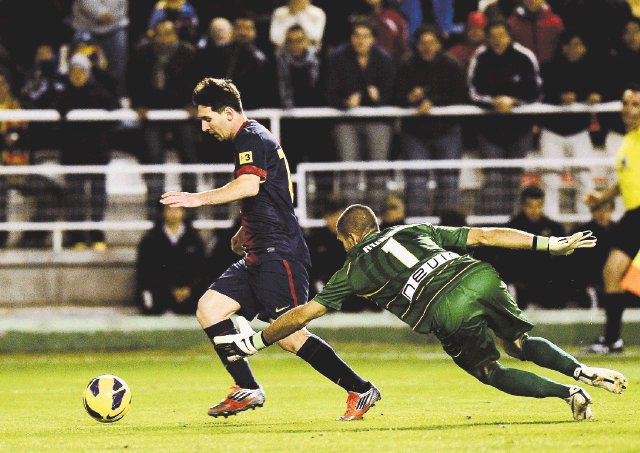 Barcelona golea al Rayo con doblete histórico de Messi. El argentino sigue demostrando que es uno de los mejores de la historia del fútbol. Foto: AFP.