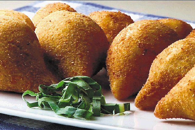 Coxinha de pollo. 