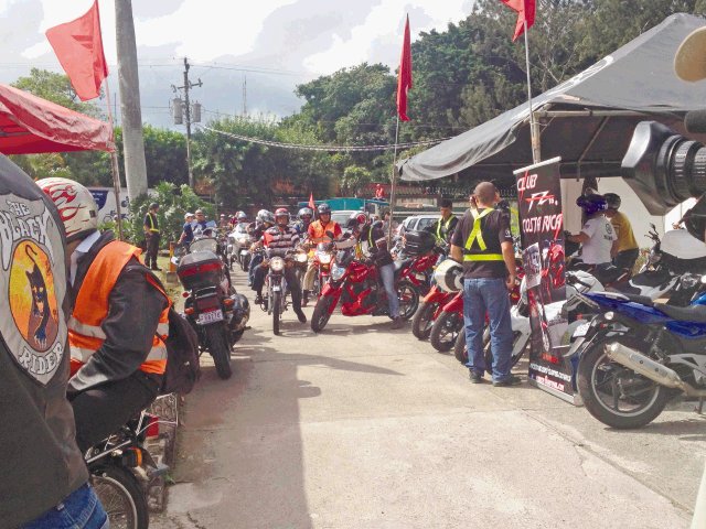  Buscan frenar incremento de fallecidos en carreteras. Motociclistas desfilaron por el Paseo Colón.katerin Chaves.