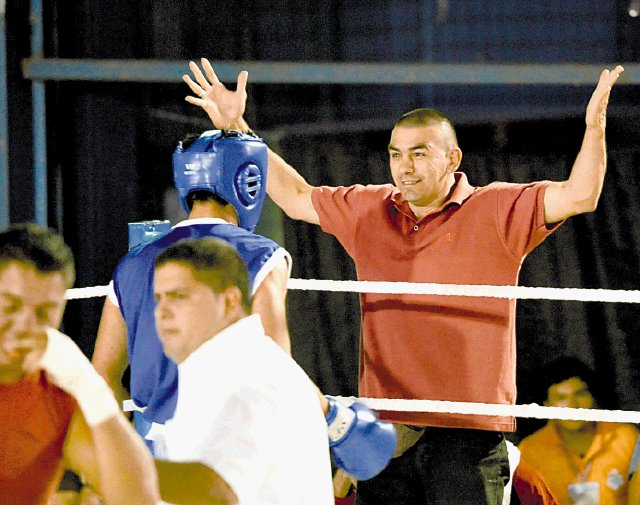  Hijo de tigre nace manchado. Gilberth “El Animal” Quirós estaba feliz. Su hijo había ganado y, como si fuera poco, sin recibir mayor castigo.Carlos Borbón