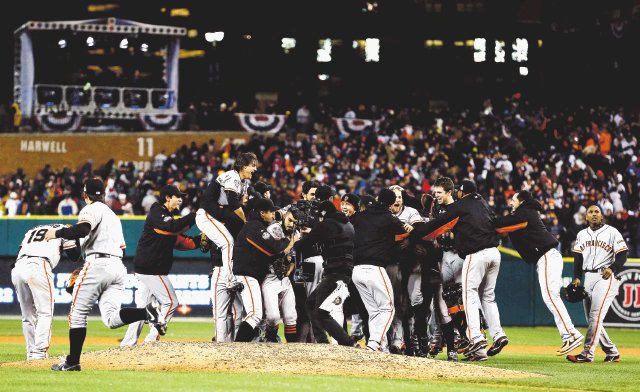  Gigante dominio para ganar la Serie Mundial. Los Gigantes aplastaron a los Yanquis y luego a los Tigres en una gran postemporada.AFP.