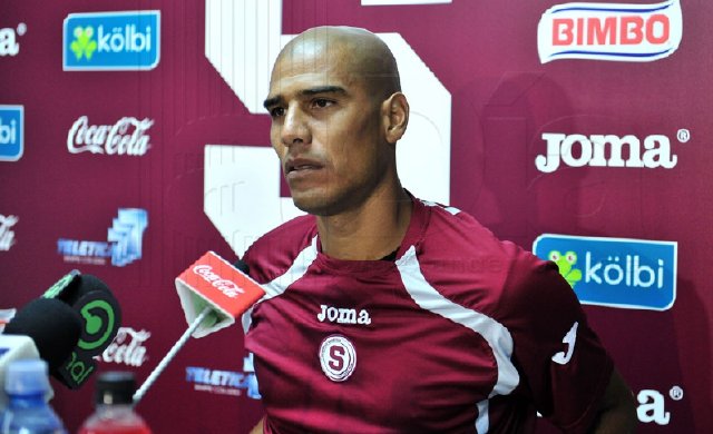 Saprissa quiere llegar a 36 puntos esta semana. Douglas Sequeira. Alexander Otárola