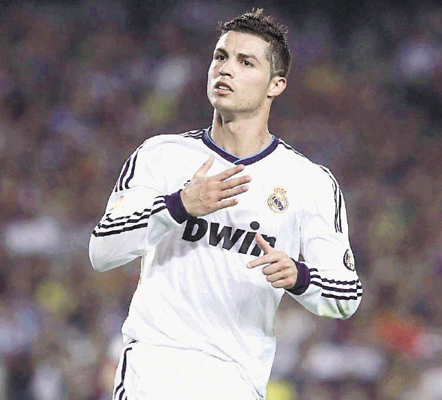  CR7 un mundo de “looks”. El delantero del Real Madrid es audaz y le gusta verse bien.