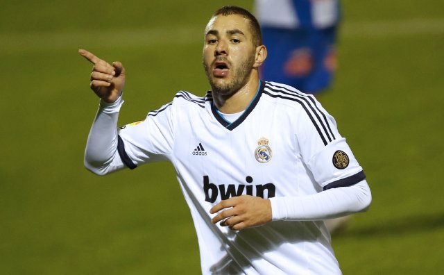 1-4. La efectividad del Real Madrid pudo con la moral del Alcoyano. El francés Karim Benzema se lució con un doblete. AFP.