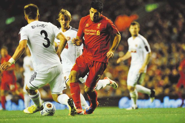  Arsenal a lavarse la cara. Suárez y el Liverpool reciben a los “Gunners” mañana. AFP.