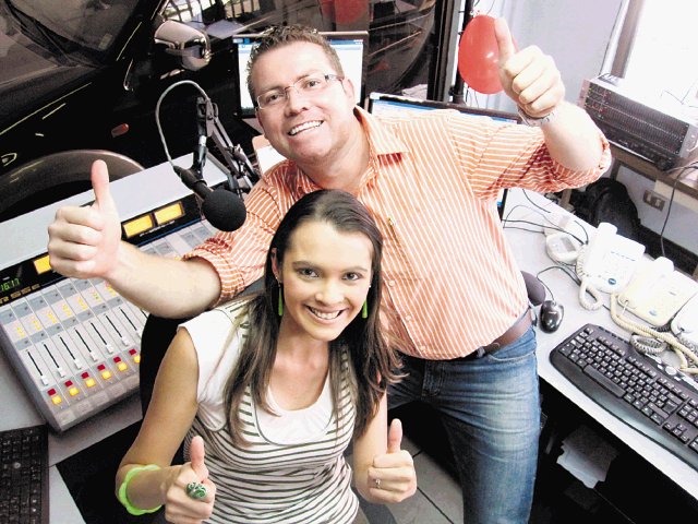  Cristina Castro con la camiseta de Omega. Es la tercera mujer que pasa por la radio 105.1 FM. Cortesía.