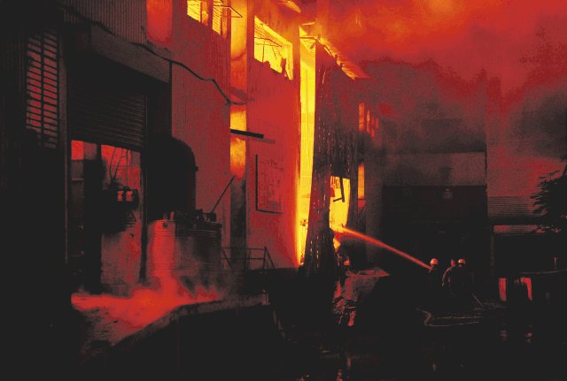 Incendió dejó más de 283 víctimas. Quedaron atrapados. AFP.