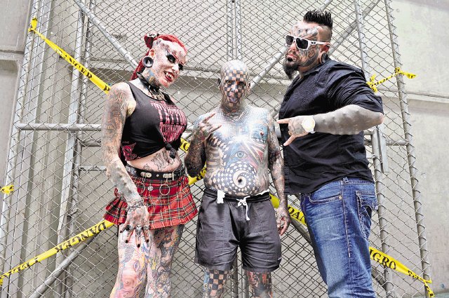  Llegaron para romper tabúes. María José Cristerna (La Mujer Vampiro), Matt Gone (El Hombre Tablero) y Emilio González (tatuador venezolano). Alexander OTAROLA.