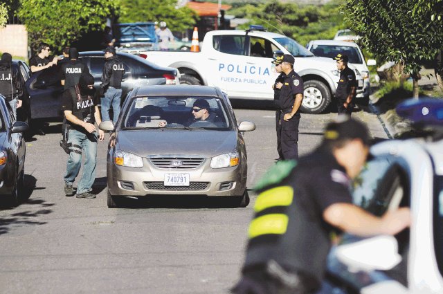  Arrestan a exoficial y a actual policía por asesinato de taxista Detenciones en Pavas y Torremolinos, en Desamparados
