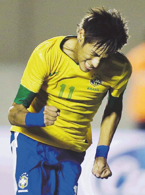  Cuando más duele. Neymar eufórico sentenció con el penal del 2-1.AP.