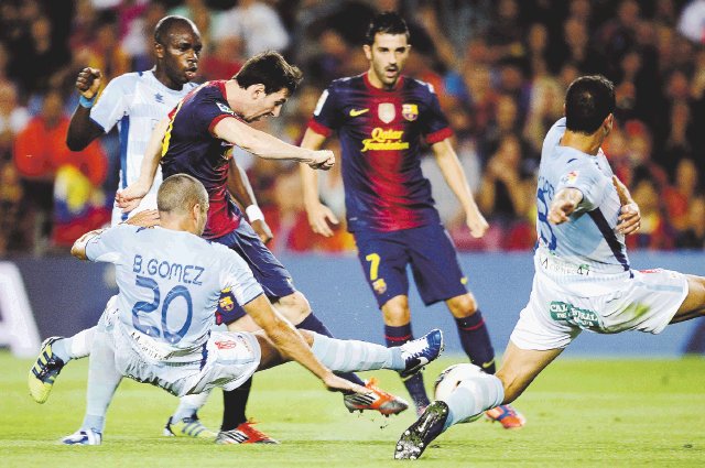  “No hay problema con Villa”. Al Barcelona le costó un mundo, pero al final venció 2-0 a Granada. El morbo se dio cuando Messi discutió con Villa (7).AP.