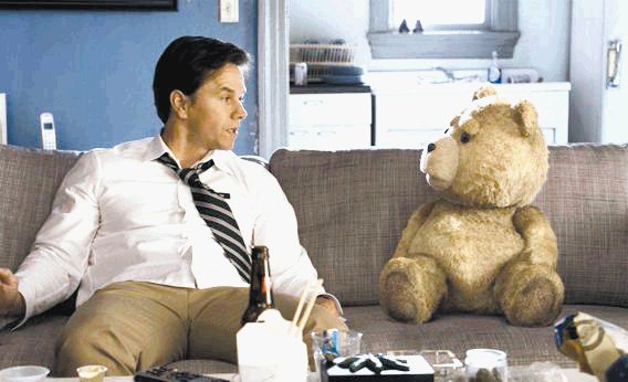 Carteleras de cines. “Ted”, película de comedia.
