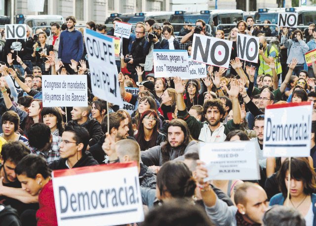  España no está moribunda. Miles protestas contra las medidas de la crisis. AFP.
