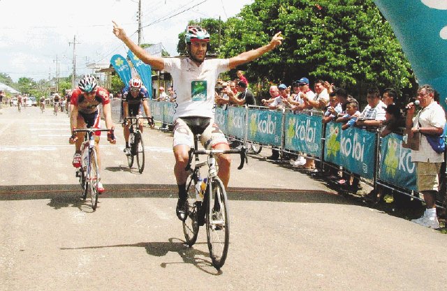  Recortan tiempo al Rey. Padilla ganó la tercera etapa, al aprovechar la primera fuga con un grupo de unos 20 ciclistas. Édgar CHinchilla.