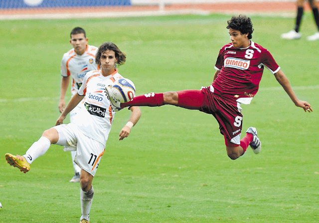 Tejeda es de los morados que, a sus 20 años, ya se ganaron el respeto y respaldo de la exigente afición saprissista.Foto: GN.