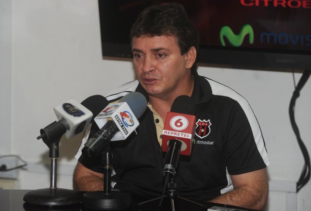  “No es solo tener la bola” Óscar Ramírez, Técnico de Alajuelense