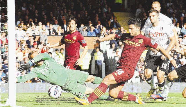 El Manchester City sufre para ganarle al Fulham. El argentino sigue demostrando ser un depredador del área. Foto: EFE.