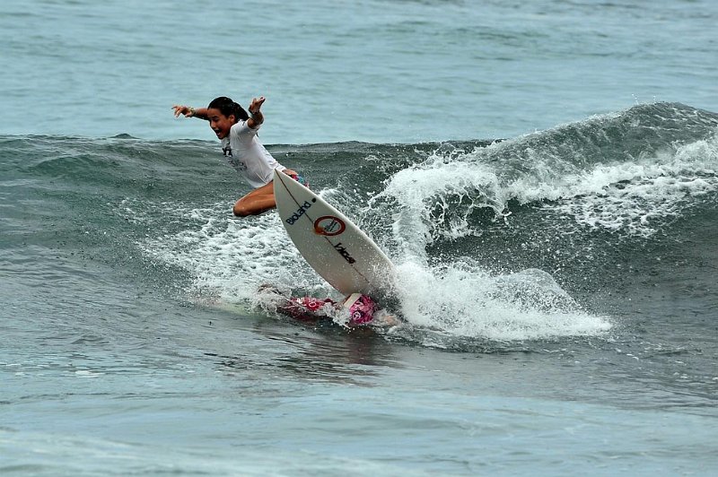 Surf En Playa Hermosa Jaco 12 06 11 Fotos Alexander Otarola Galerias Aldia Cr Diario Costa Rica Deportes Espectaculos Y Noticias De Costa Rica